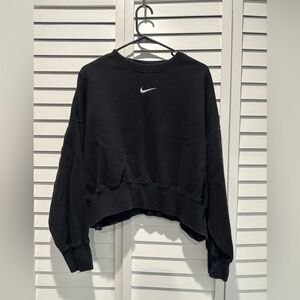 SOLD - Women's Nike cropped crewneck sweatshirt